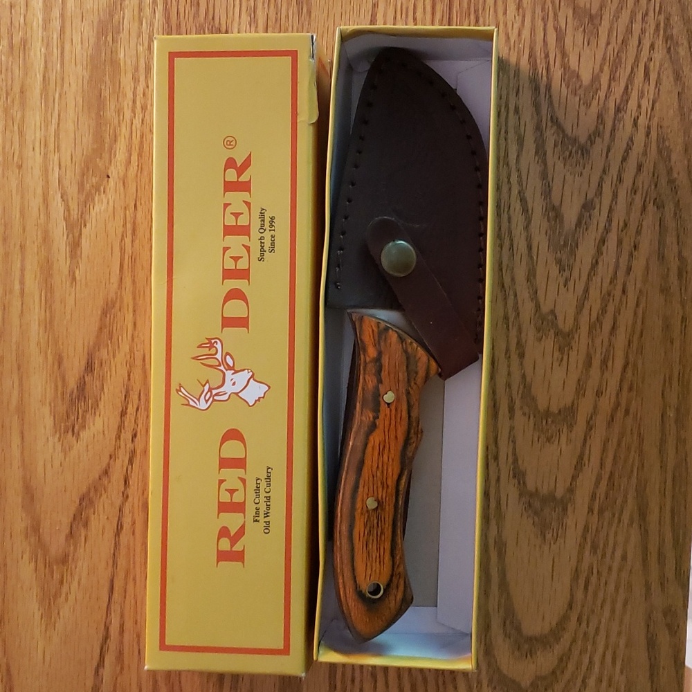 Red Deer full-tang fixed blade knife with gut hook, sheath and box